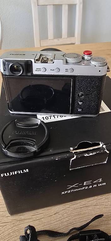 Fujifilm Appareil photo: Fujifilm X-E4 silver kit avec XC 15-45 – D'occasion à Villars-sur-Glâne par Zoyah 3