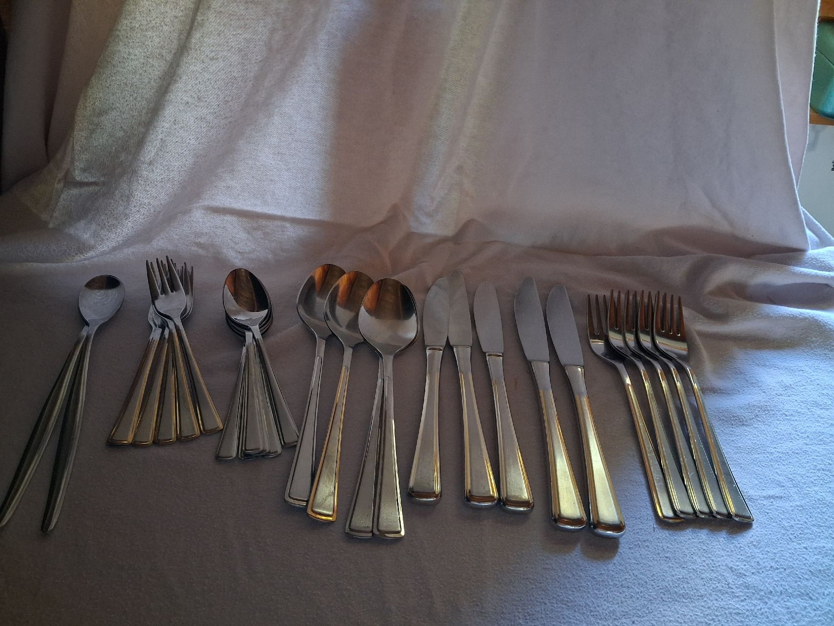 Set di posate: Besteckset rostfrei Metall gebraucht – Usato da Ruschein venduto da ecf_268w