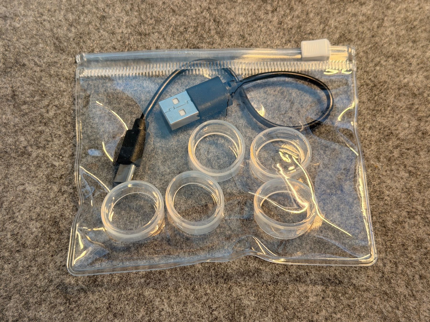 Oura Anelli: Oura Ring 4 Stealth, Grösse 10, inkl. Ladegerät – Difettoso da Zürich venduto da vh.8038 3