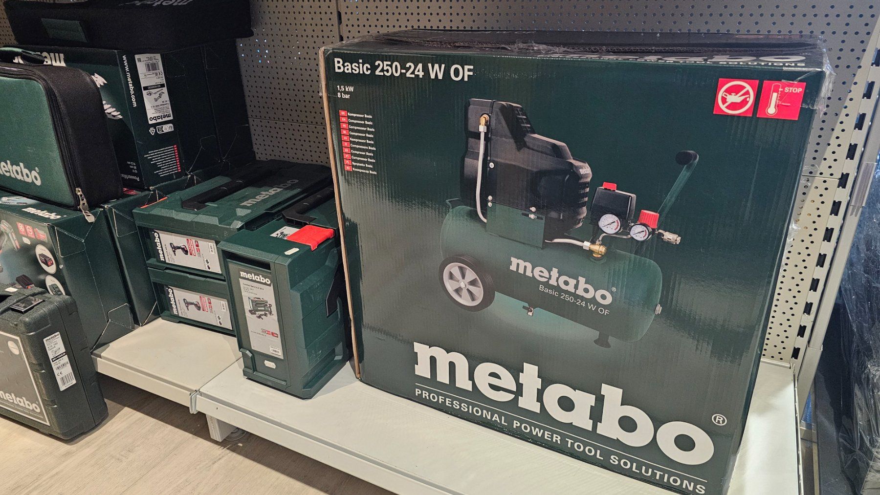 Metabo Compresseurs: Metabo Basic 250-24 W OF Kompressor Basic NEU & OVP – Neuf avec emballage d'origine à Jegenstorf par Bracher_Mail-House 2
