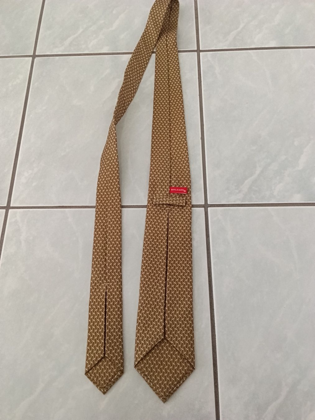 Bulgari Cravatte: Cravate Bulgari, soie, olive, excellent état – Usato da Neuchâtel venduto da Virgule50 4