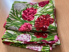 Nice quality Silk Scarf Foulard Schal Blumen Motiv.