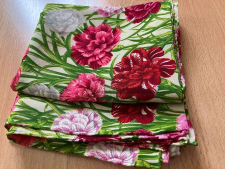 Nice quality Silk Scarf Foulard Schal Blumen Motiv.