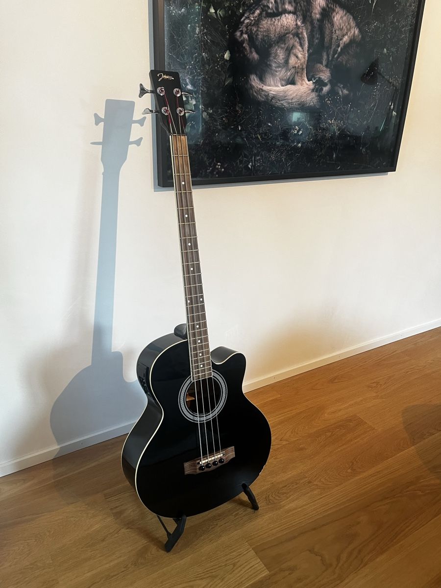 Strumenti musicali: E-Akustikbass, Johnson, mit Equalizer – Nuovo (secondo la descrizione) da Rüschlikon venduto da jul_8lpm