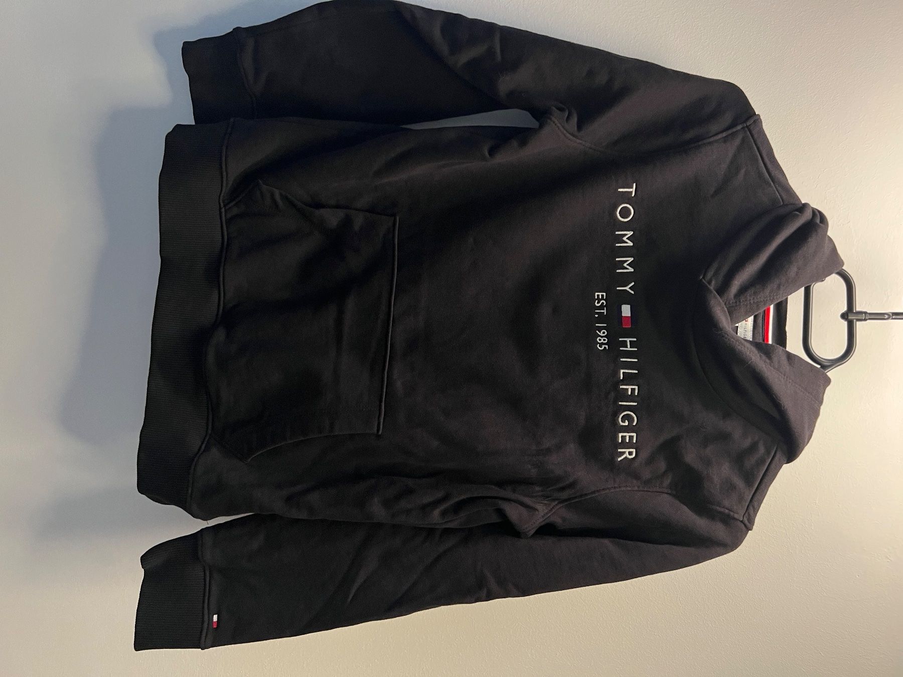 Tommy Hilfiger Pullover & Sweatshirts: Tommy Hilfiger Hoodie Kinder – Gebraucht aus Schlieren von svenbaettig