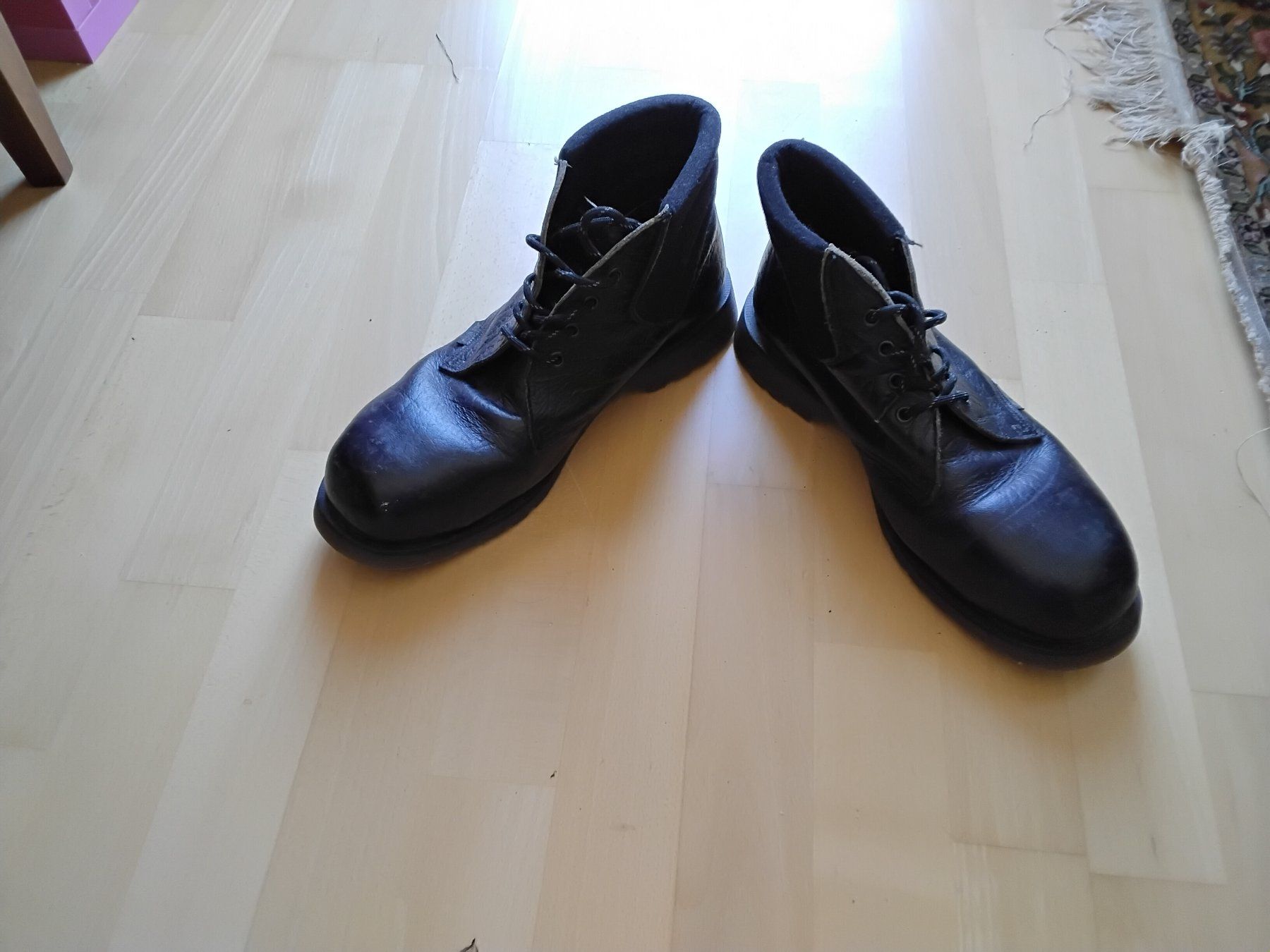 Dr. Martens Herrenschuhe: Dr. Martens Herrenschuhe Gr. 43 – Gebraucht aus Rorschach von Bewegung02