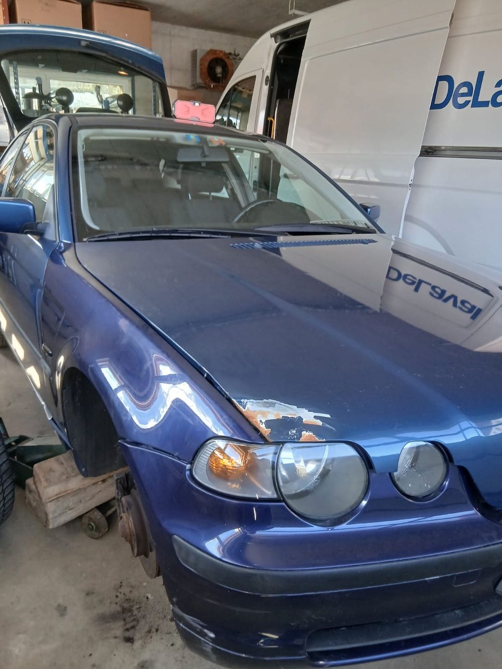 BMW Tutti pezzi di ricambio auto: BMW 316 ti capot – Usato da Tramelan venduto da marmottes 2