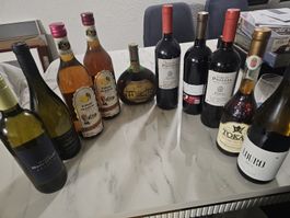 Wein und Spirituosen verschiedene Sorten guter Zustand