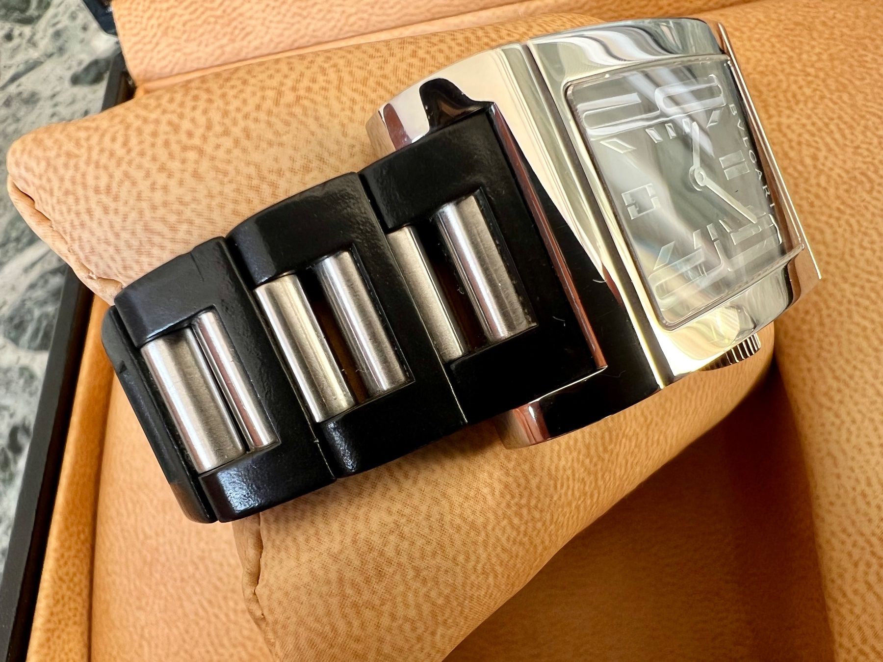 Bulgari Uhren: BULGARI Rettangolo Automatic, vulcanised rubber&steel strap – Gebraucht aus Le Mont-sur-Lausanne von LycaGallery 5