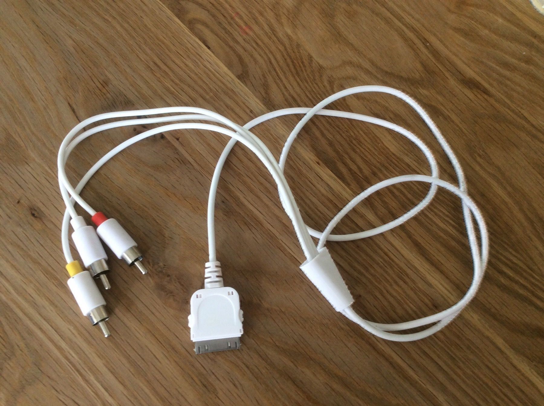 Kabel: AUDIO VIDEO KABEL PASSEND ZU APPLE GERÄT – Gebraucht aus Buchrain von Us7