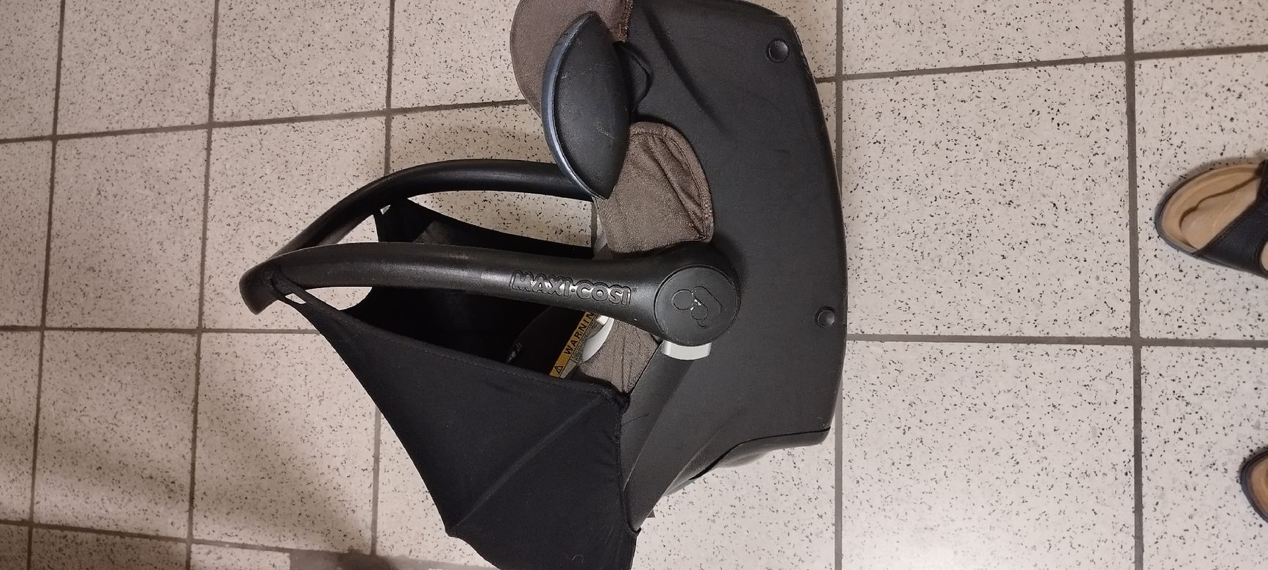 Maxi-Cosi Auto-Kindersitze: Maxi-Cosi Autositz mit Easyfix Station – Gebraucht aus Wilen b. Wollerau von unp_r7qz 2