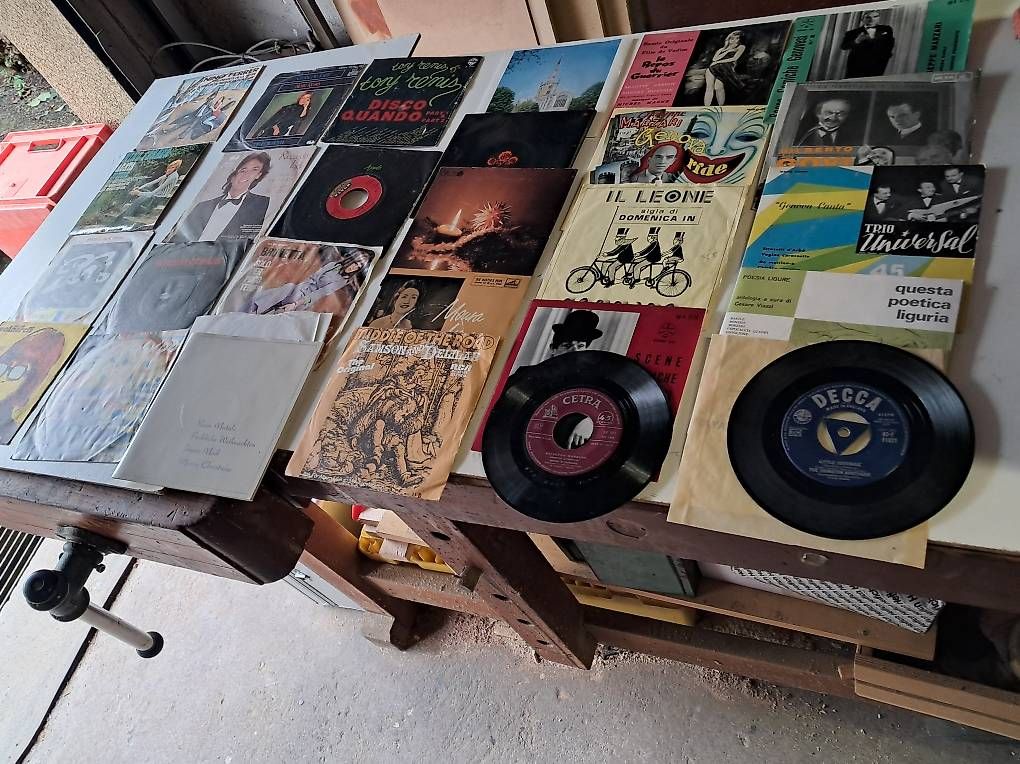 Dischi in vinile: pz  25 dischi 45 giri ,Anni 60/70 – Usato da Figino venduto da cau_pcd6