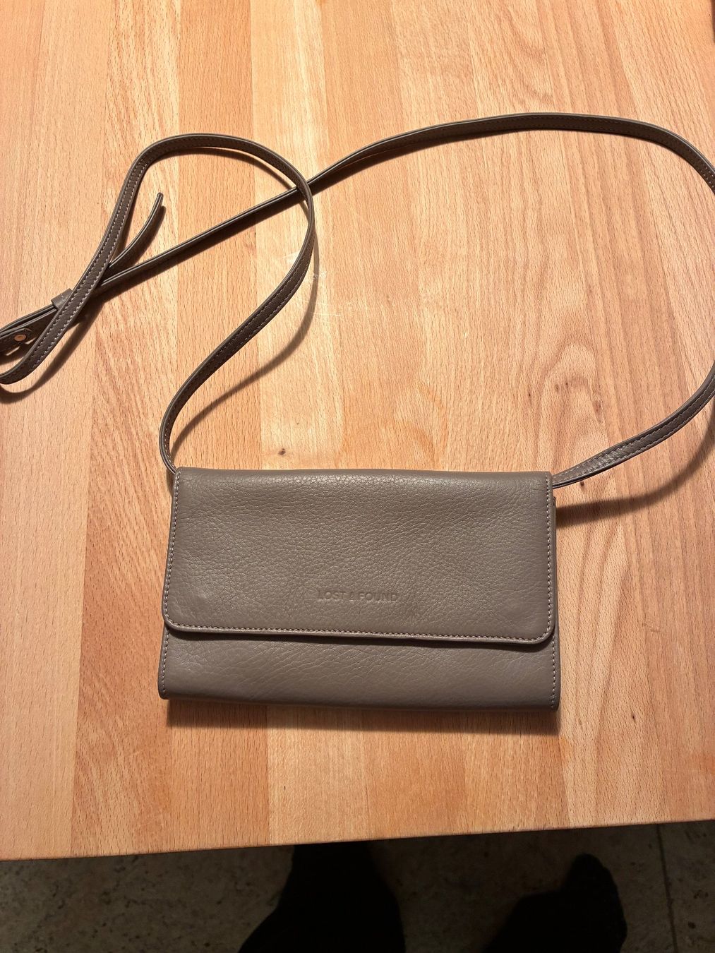 Linea Blu Borse da donna: Lost & Found Ledertasche – Usato da Berikon venduto da Seidenhase