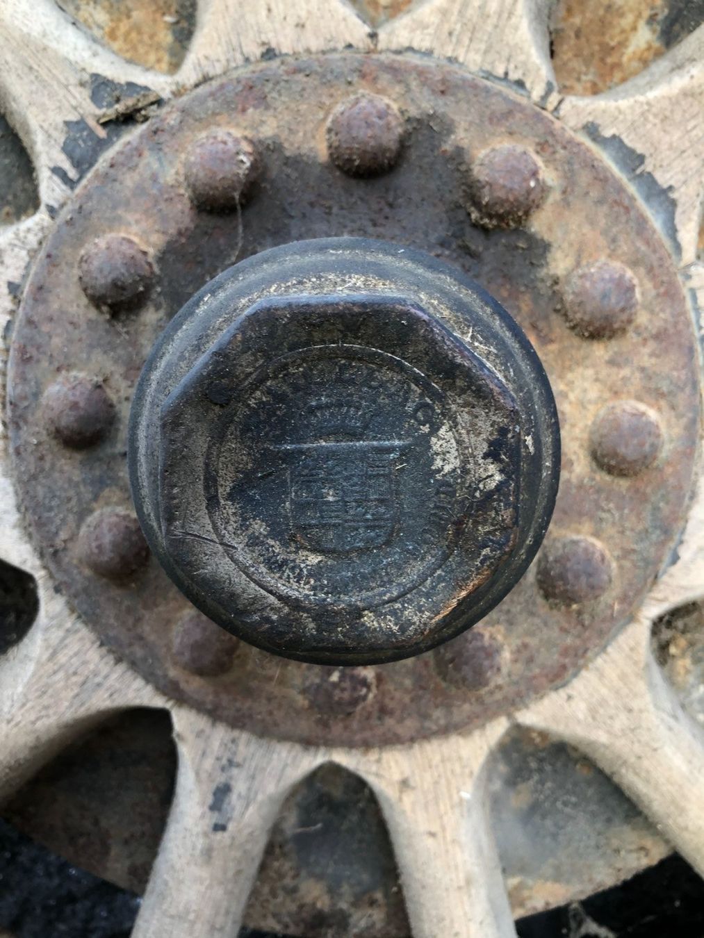 Cadillac Pneus & Kompletträder: Alte Cadillac Holzspeichen-Räder – Gebraucht aus Beinwil (Freiamt) von Zedel1923 5