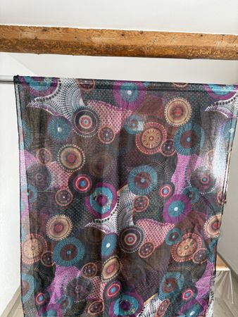 Foulard léger multicolore à motifs ronds, parfait pour l'été