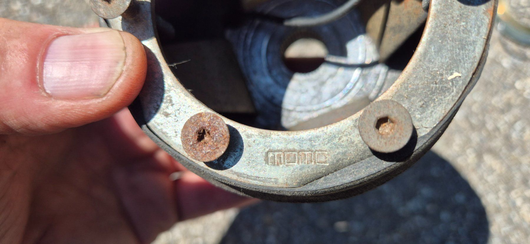 Toutes les pièces auto: MOMO Lenkradnaben VW – D'occasion à Riggisberg par Mahali04 3