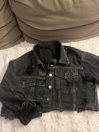 Shein Jeansjacke schwarz kurz mit Destroyed-Effekt Gr. S