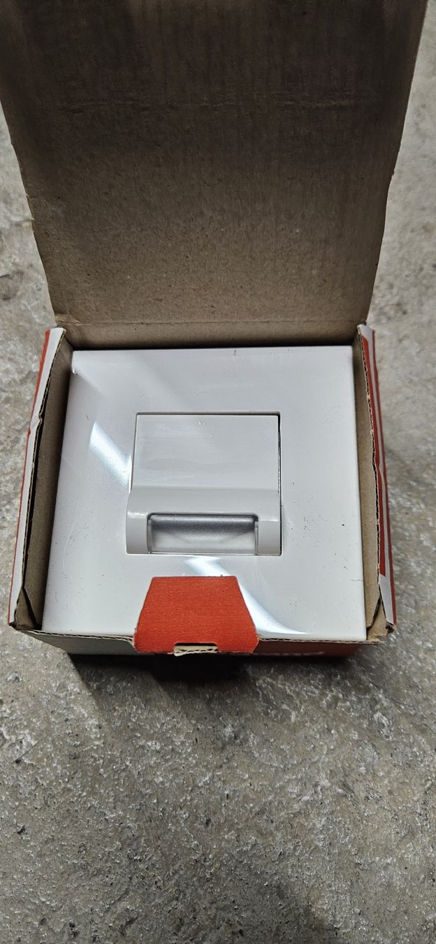 Legrand Spine: Legrand Orientierungslicht, Effen S078510UP61, – Nuovo e nell'imballaggio originale da Baar venduto da Vel...Baar45
