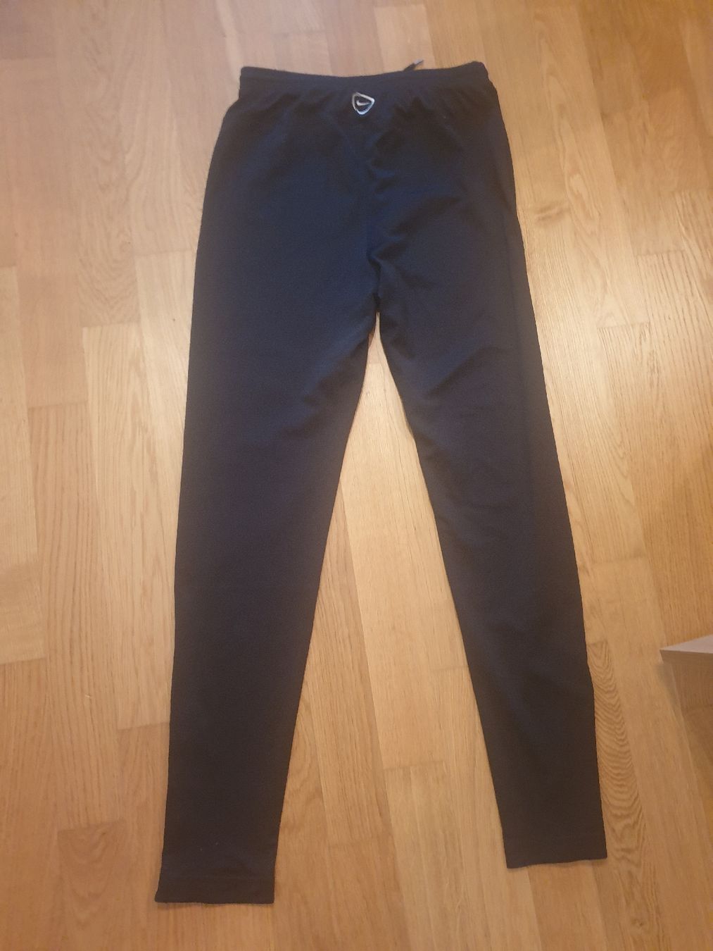 Nike Pantalons: Pantalon Nike – D'occasion à Fribourg par mal_8zjh 2