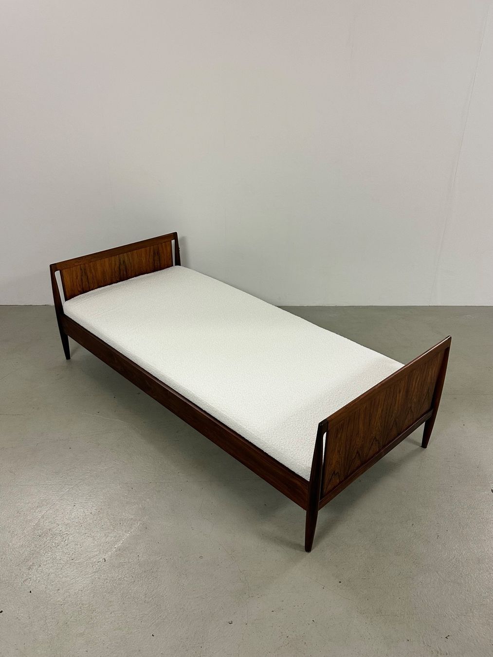 Betten: Danish Palisander Daybed Bett 1960s restauriert – Gebraucht aus Basel von MidMod20C 9