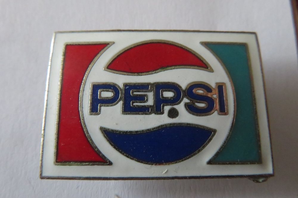grosser Pin Pepsi Grösse 41 x 28 mm (Gebraucht) in Seengen für CHF 2 ...