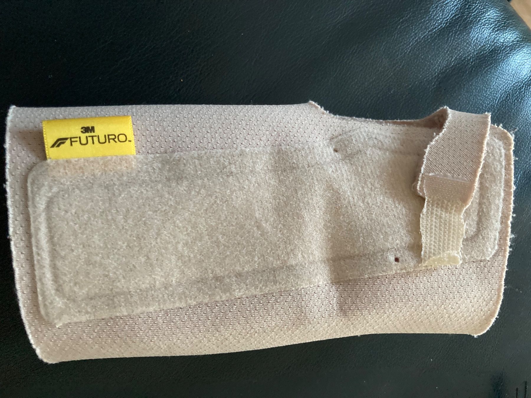 Attrezzature mediche: 1 x Handgelenk Schiene Grösse M – Usato da Bülach venduto da Stellina72 2