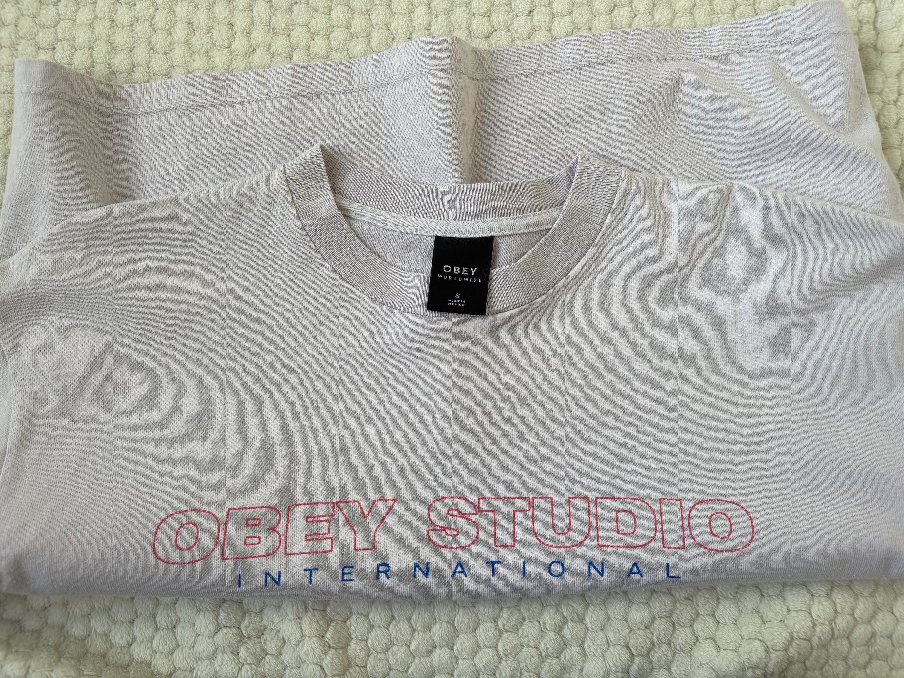 Obey T-Shirts: tshirt rose-gris OBEY – Gebraucht aus Sorens von ma.stlz 1