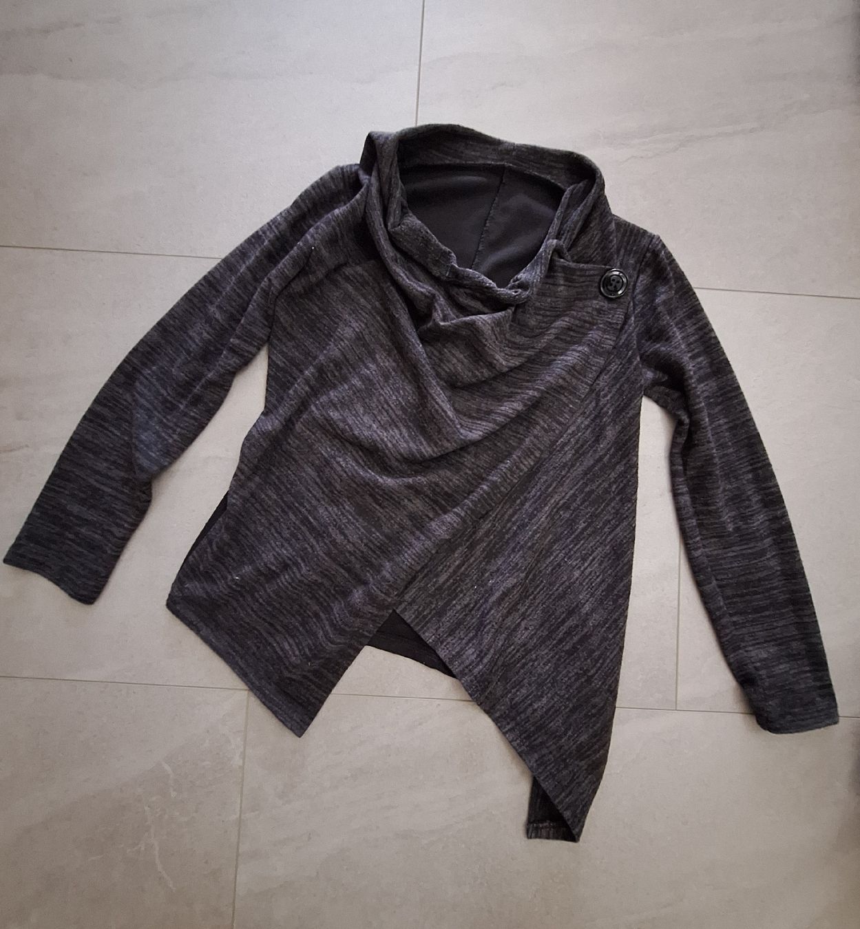 Pullover & Sweatshirts: Pulli – Gebraucht aus Lalden von car_7w2l