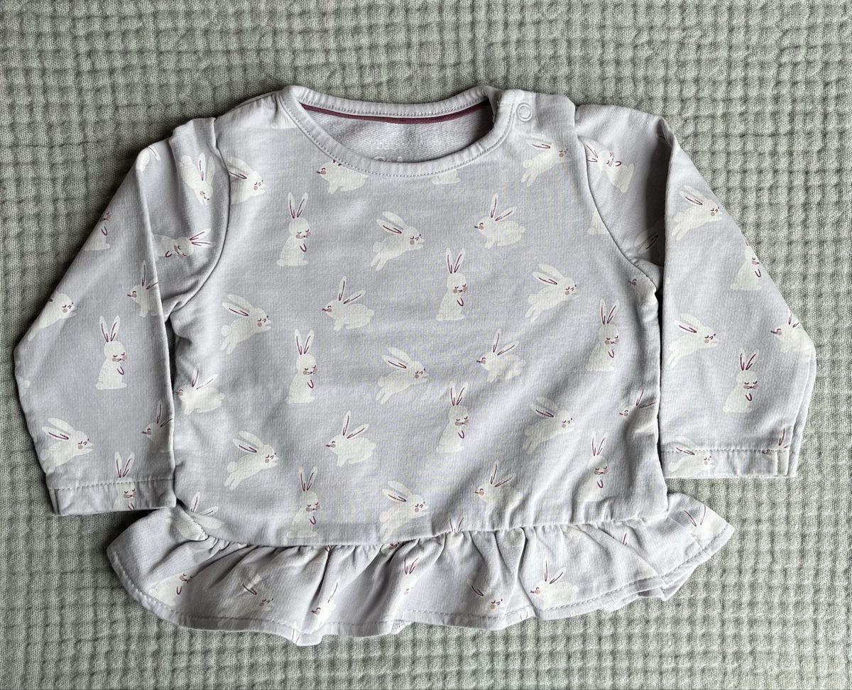 C&A Maglioni & Felpe: Gr.74, Pullover langarm grau Hasen mit Rüschen – Usato da Gattikon venduto da AnnettFloh