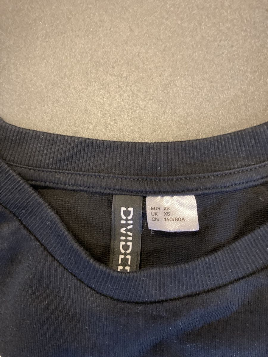 H&M Pullover & Sweatshirts: Pullover mit Skelett-Print, Glow in the dark Gr. XS – Gebraucht aus Rickenbach ZH von Vanijo 1