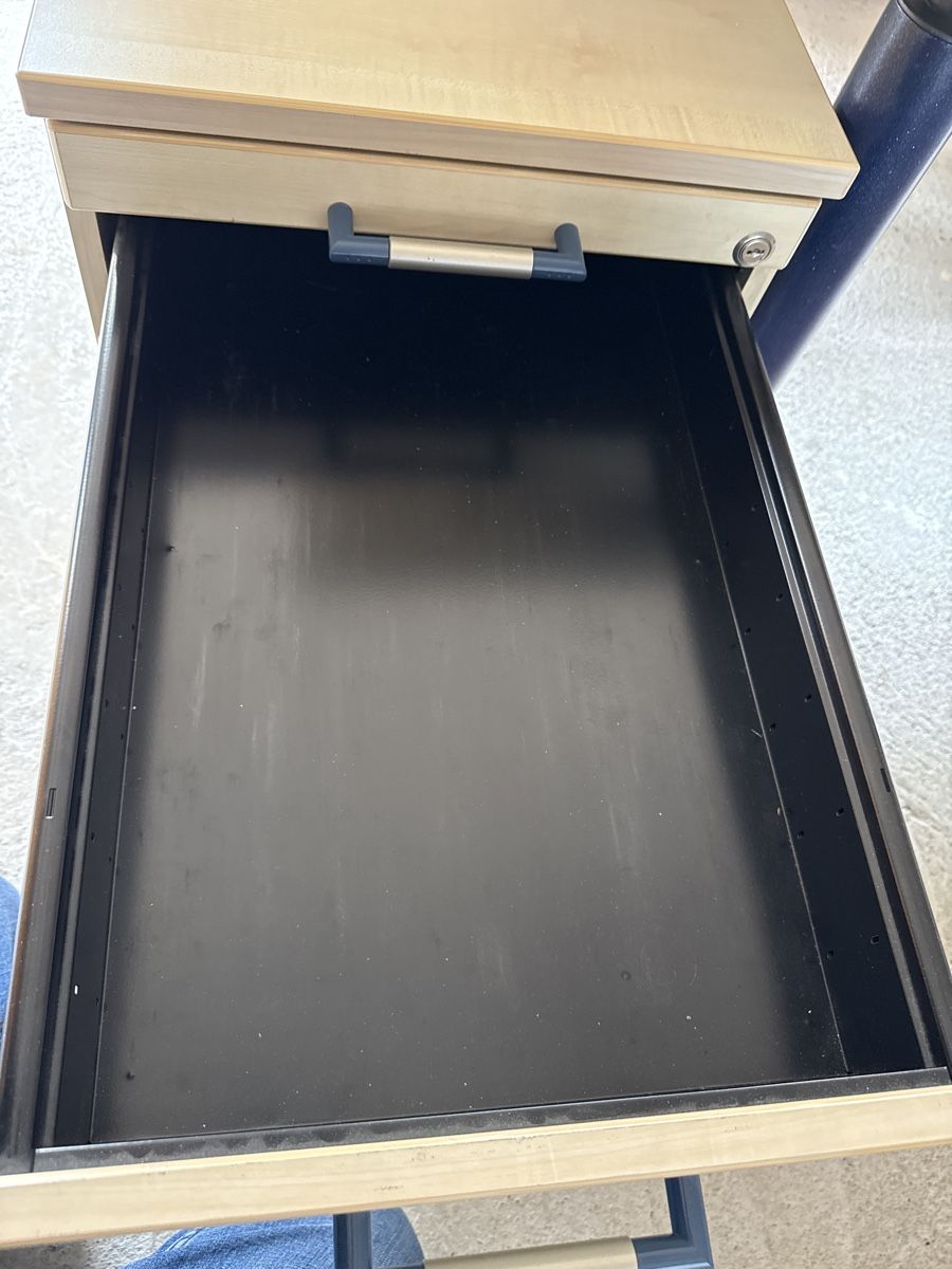 Schreibtische: Schreibtisch mit Schubladencontainer, Top Zustand! – Gebraucht aus Effretikon von ahus 5