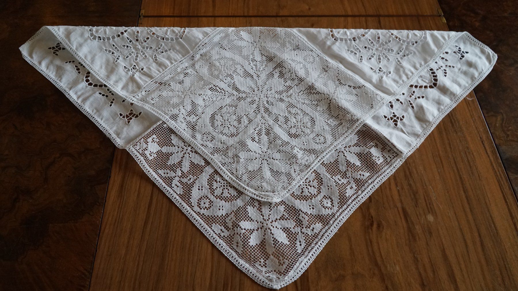 Altra biancheria da tavola: Deckeli 55x57cm. Handarbeit – Nuovo (secondo la descrizione) da Bern venduto da Antikbatik 1
