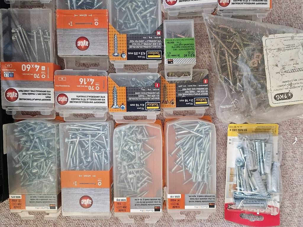 Eisenwaren: Grosse Sammlung Schrauben und Beschläge Set – Gebraucht aus Horw von c-comp 2