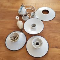 Div. antike Deckenleuchten und Zubehör