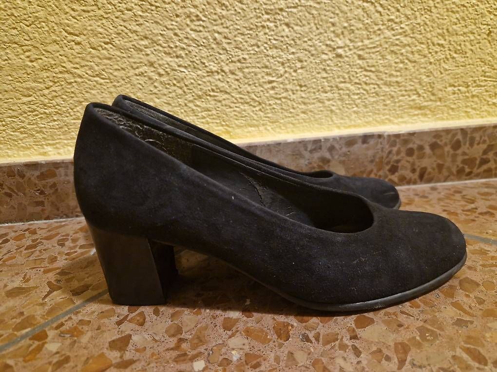 Damenschuhe: Wildlederschuhe Gaby Grösse 38 – Gebraucht aus Zürich von pm00