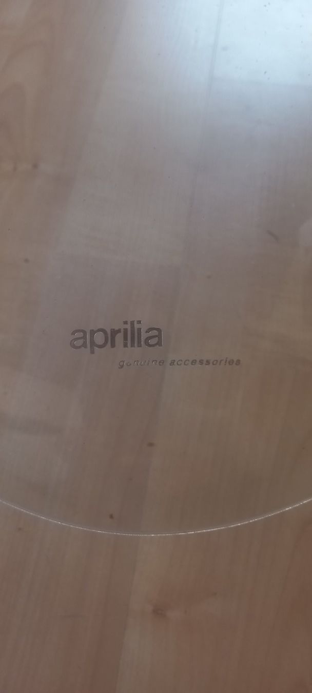 Aprilia Tutti pezzi di ricambio per scooter: Frontscheibe für Roller Marke Aprilia – Usato da Meinisberg venduto da mar_7spz 2