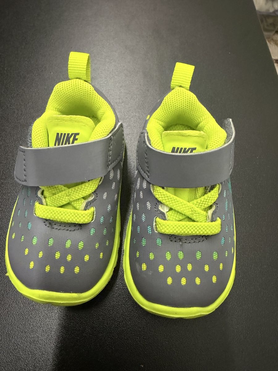 Nike Scarpe per ragazzi: Turnschuhe von Nike  – Usato da Altendorf venduto da Carcoura