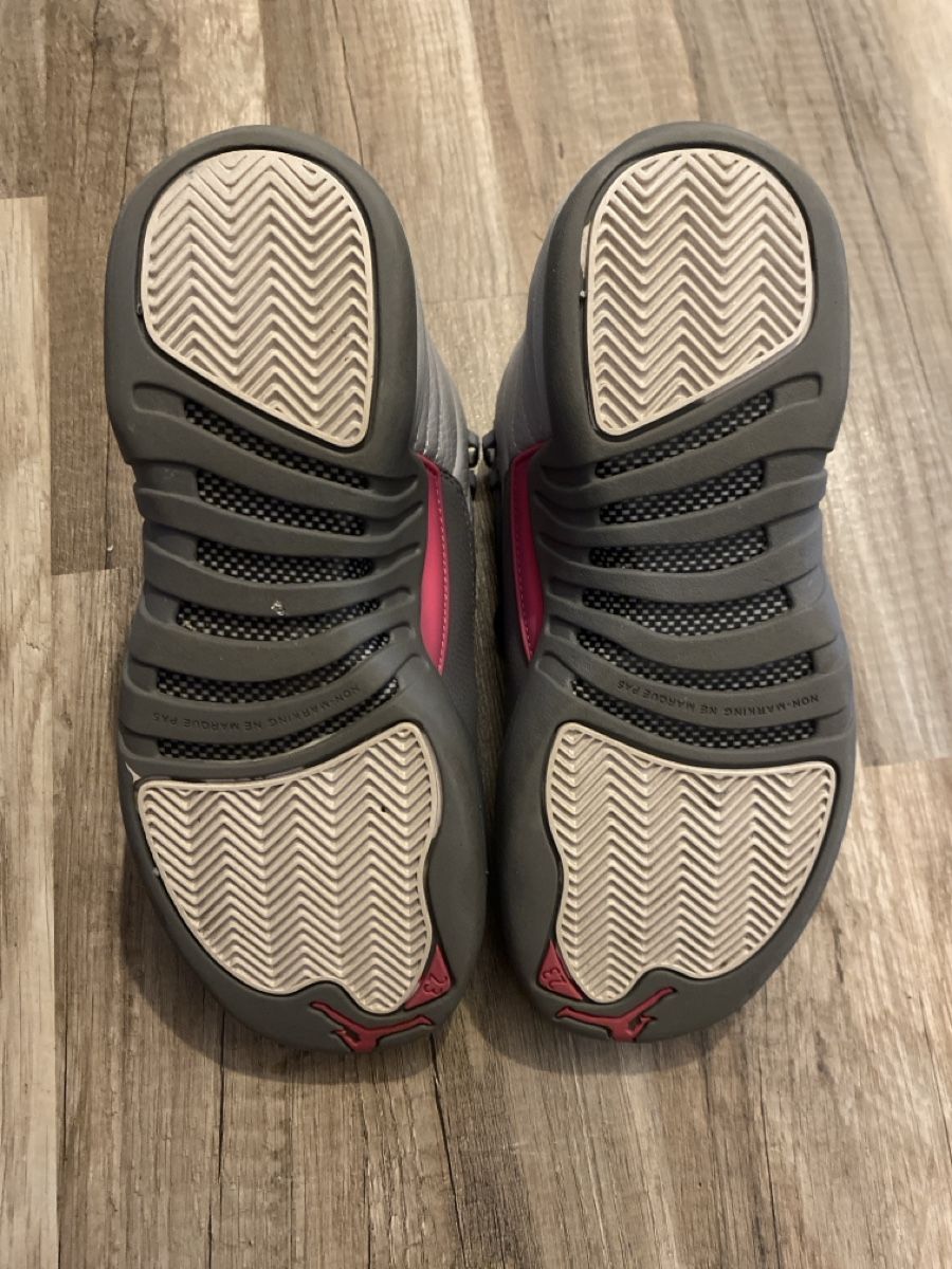 Scarpe da uomo: Jordan 12 Retro Grey/Pink size 39 – Usato da Montreux venduto da mar_78rw 3