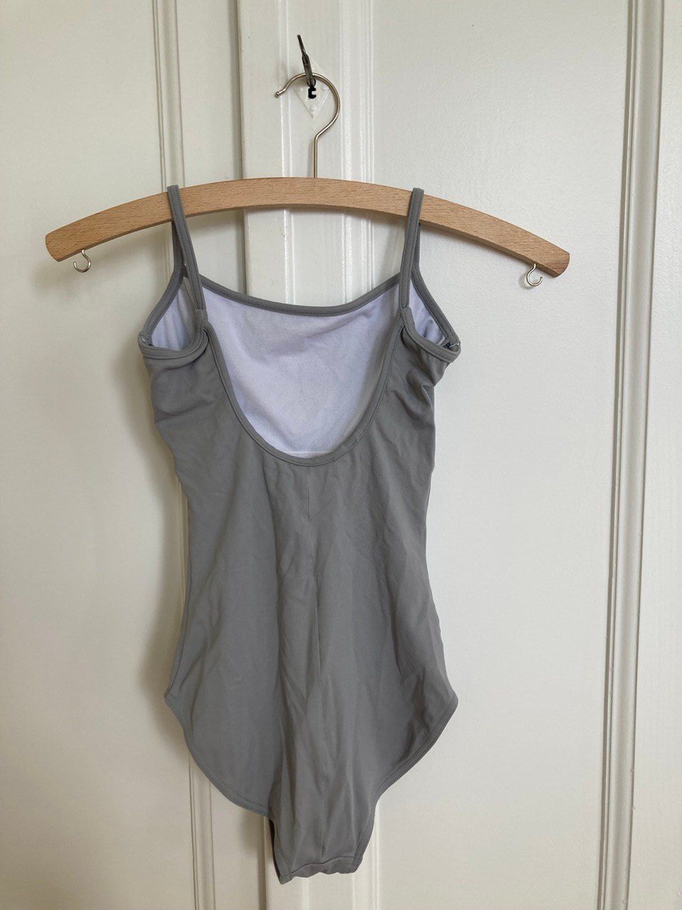 Bloch Trainer, Turnhosen & -trikots: Justaucorp Bloch gris pour danse – Gebraucht aus La Tour-de-Peilz von vve_nm8c 1