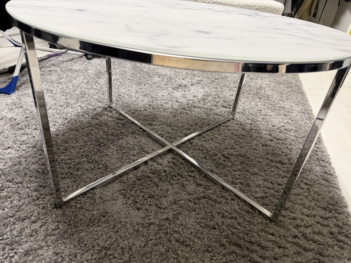 Tables: Runder Couchtisch, Marmor Optik – D'occasion à Dübendorf par pupetta11 1