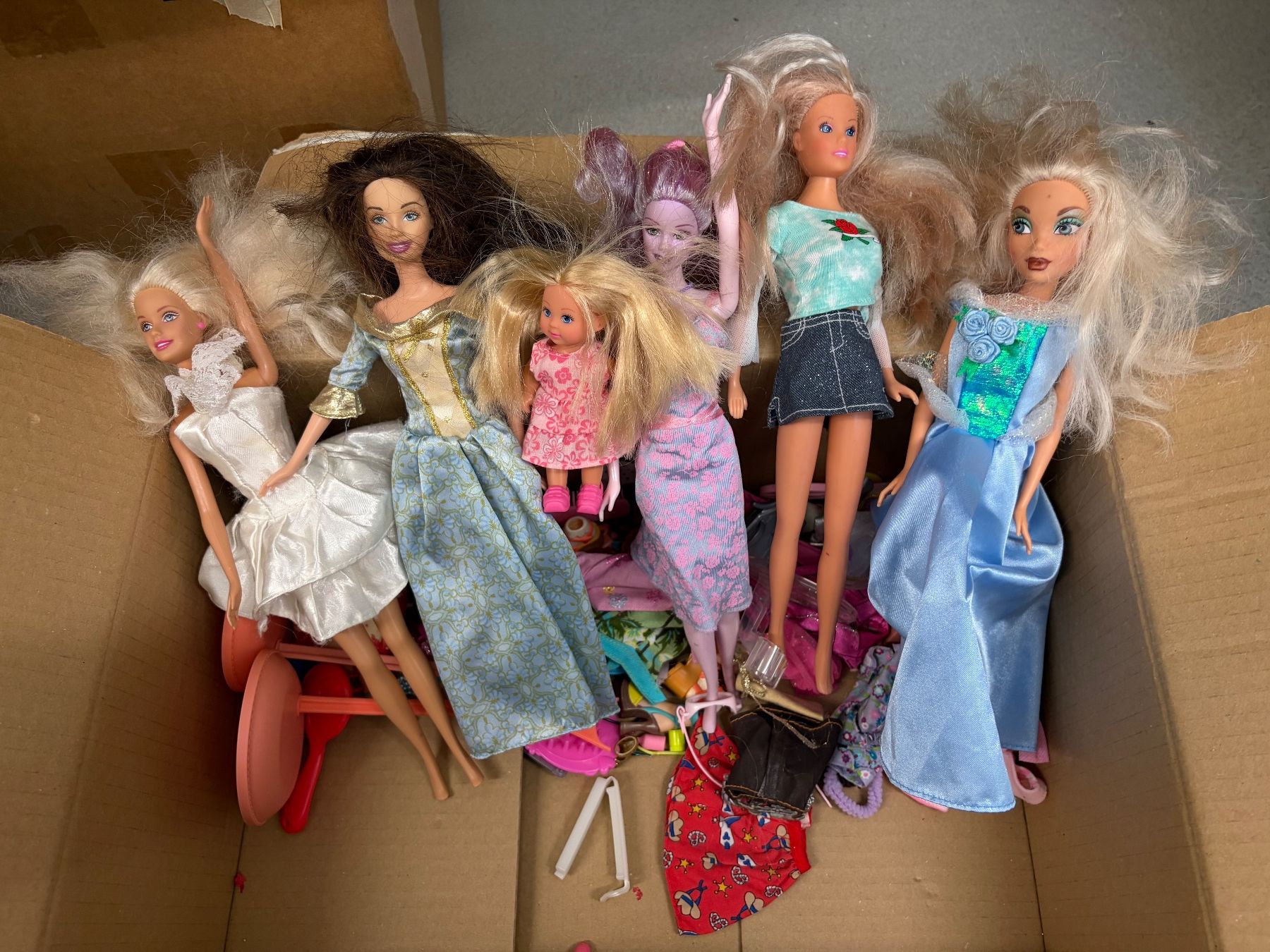 Bambole: Barbie Puppen Set – Usato da Galgenen venduto da Crystaldisplay