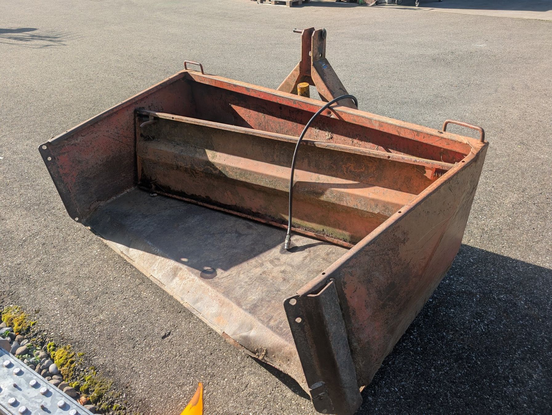 Tutte le macchine: Kippschaufel hydraulisch 180x100 – Usato da Dietschwil venduto da Luchs015 2