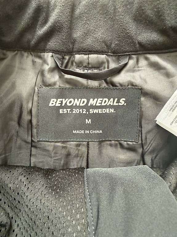 Pantaloni: Beyond Medals Snowboard Pants – Usato da Winkel venduto da jbuchwalder17 1