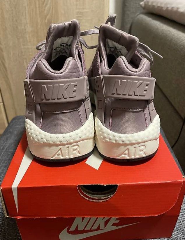 Nike Scarpe da donna: WMNS Nike air huarache run – Usato da Schmitten FR venduto da dia_y5nx 2