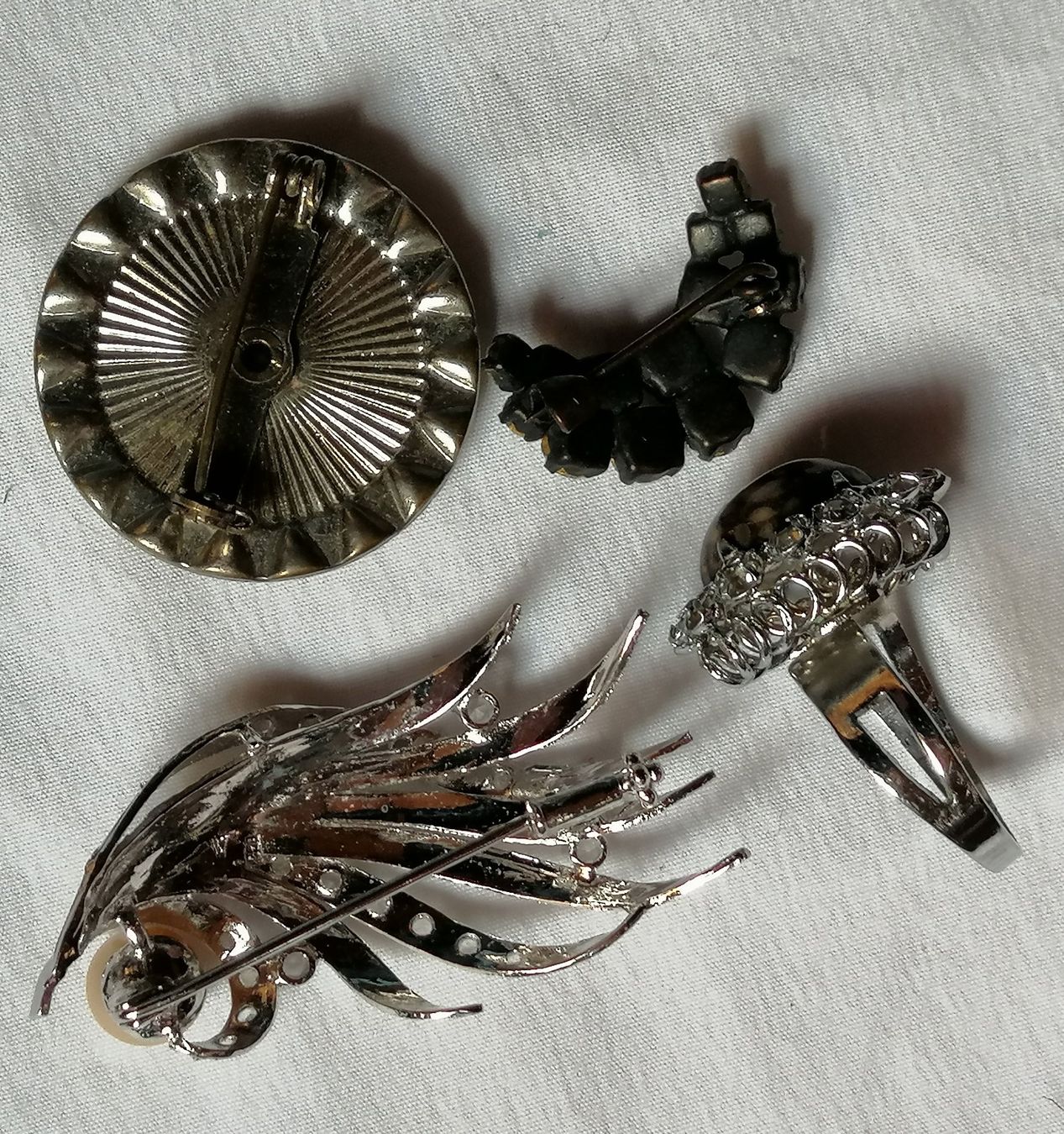 Spille & Fermagli: Modeschmuck 3 Broschen /1 Ring mit Stein – Usato da Oberriet SG venduto da Atir47 2