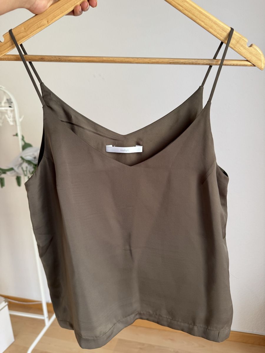 Top: Nosbyn v-neck camisole top – Usato da Kilchberg ZH venduto da ngt_hnw9 2
