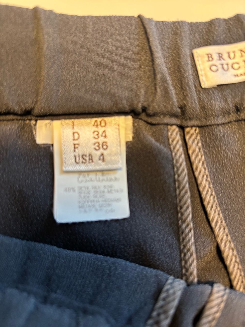 Brunello Cucinelli Pantaloni: Brunello Cucinelli  Seide Hosen gr.40(IT) – Usato da Eglisau venduto da SAM240186 2