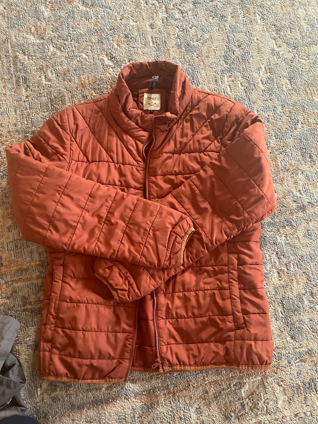 Only Giacche: Dünne Daunenjacke Only M – Usato da Simplon Dorf venduto da fraueulalia
