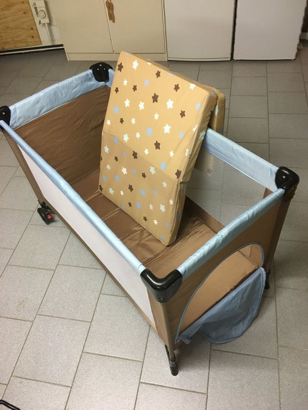 Betten: Kinderreisebett mit Matraze Top Zustand – Gebraucht aus Weiningen von ber_r8km 1