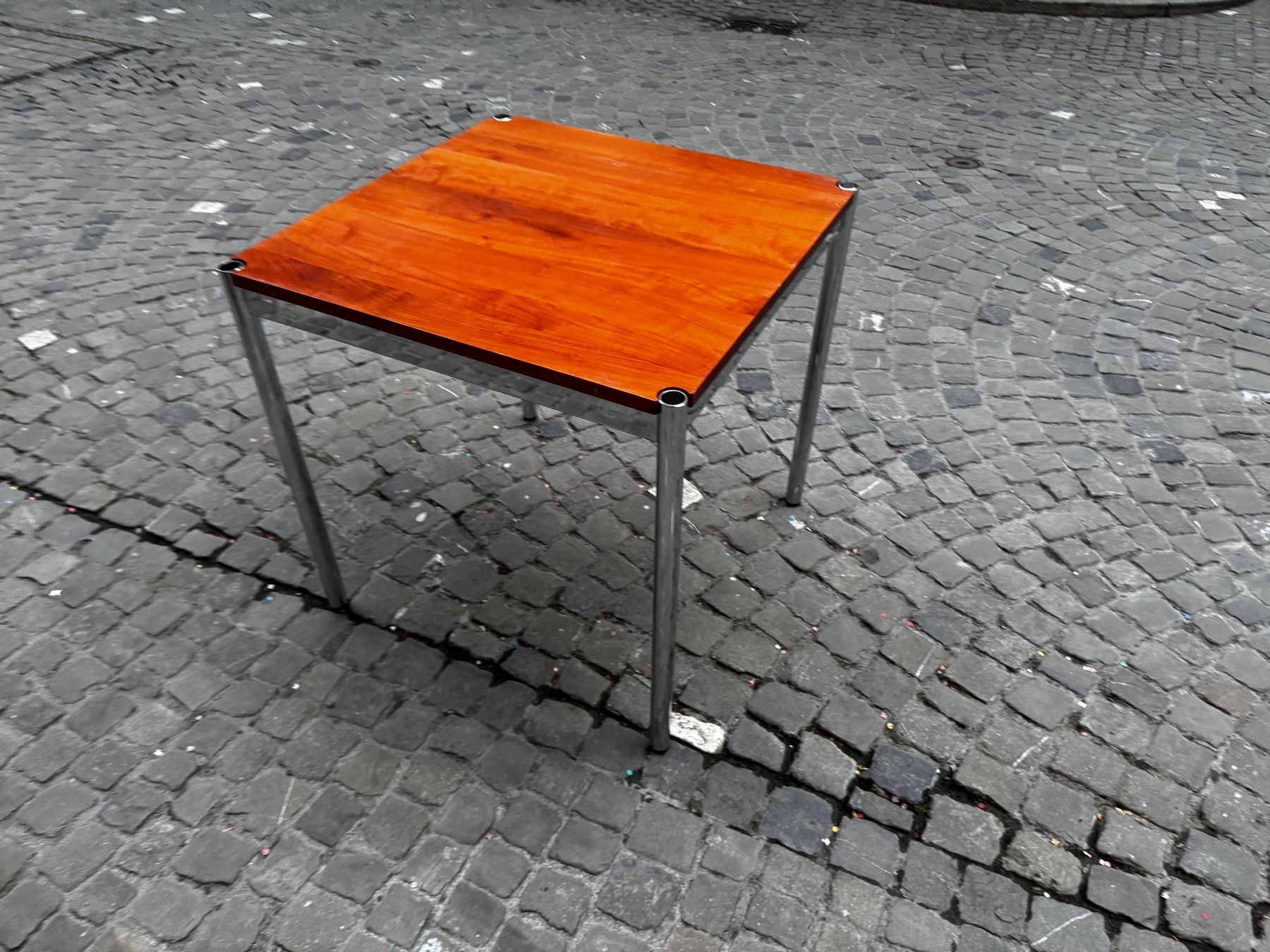USM Tavoli: Usm Tisch Kirschbaum 75x75 Lieferung gratis – Usato da Thun venduto da Thuno6 3
